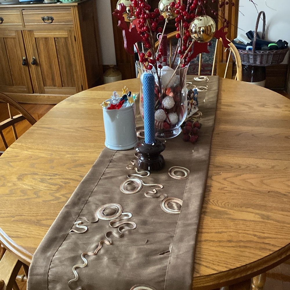 Elegant table runner.
